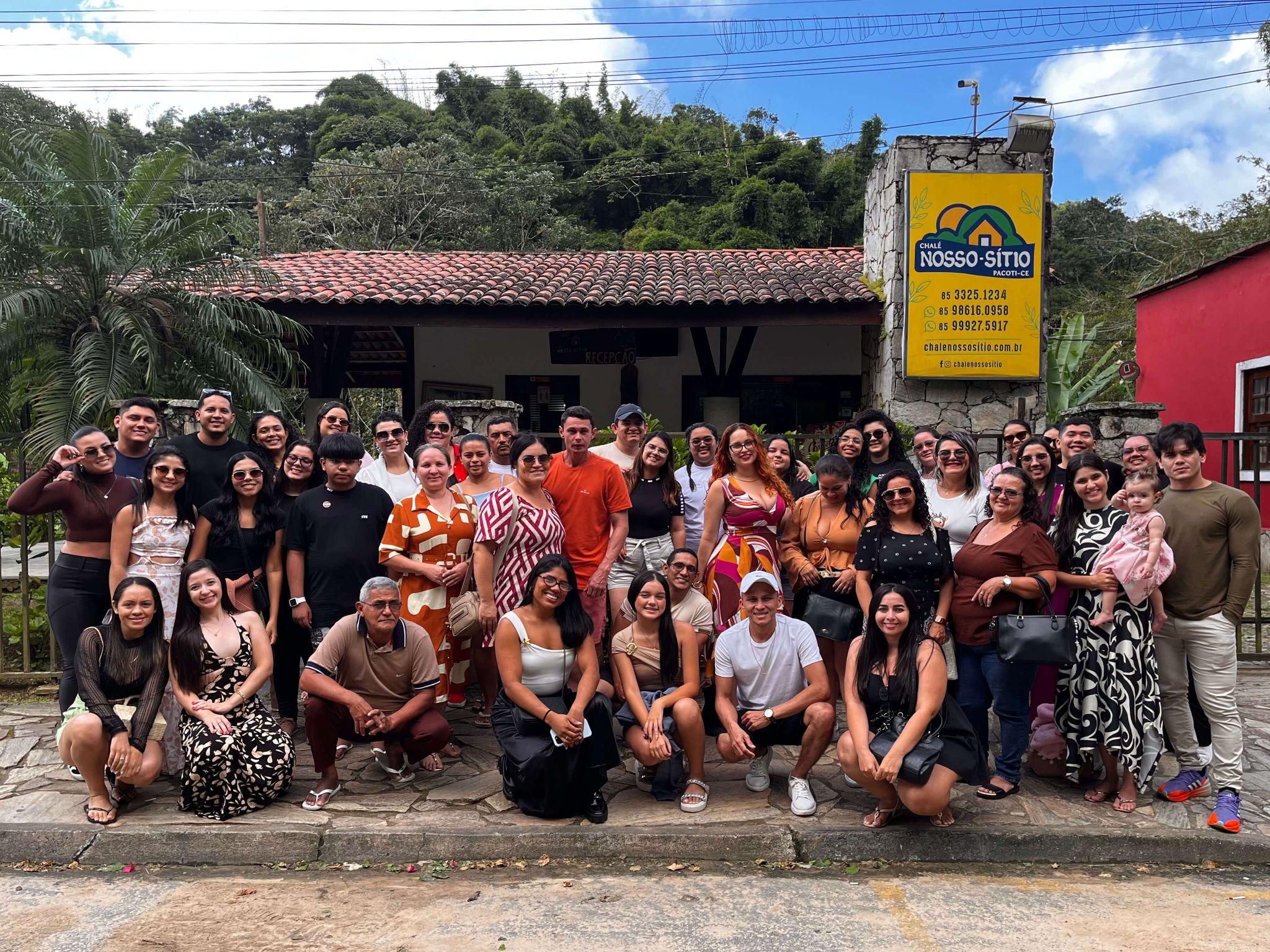 Cliente no Mercado Central de Fortaleza, comprando artesanato cearense"